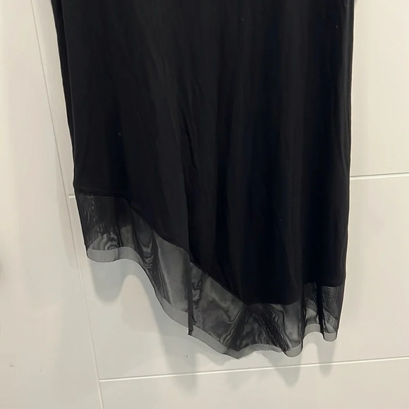 BCBGMAXAZRIA sleeveless blouse size medium - Picture 8 of 9